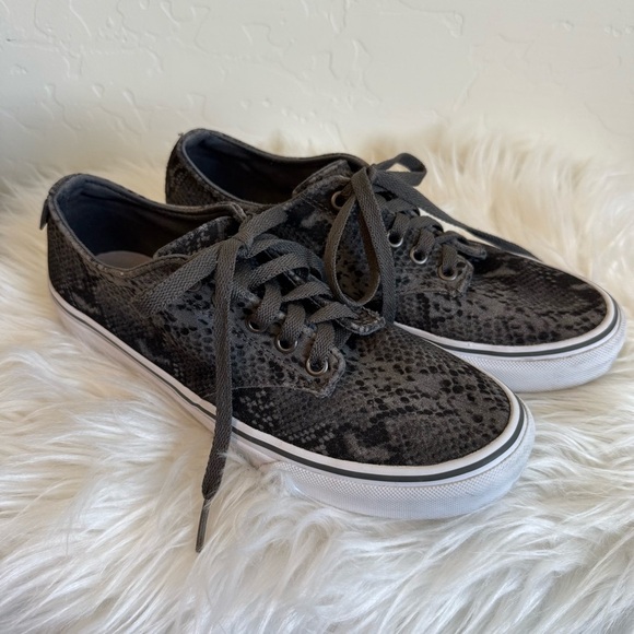 V ans Authentic Suede Gray Snakeskin Animal Print Low Top Sneakers Size 8.5 - Picture 2 of 7